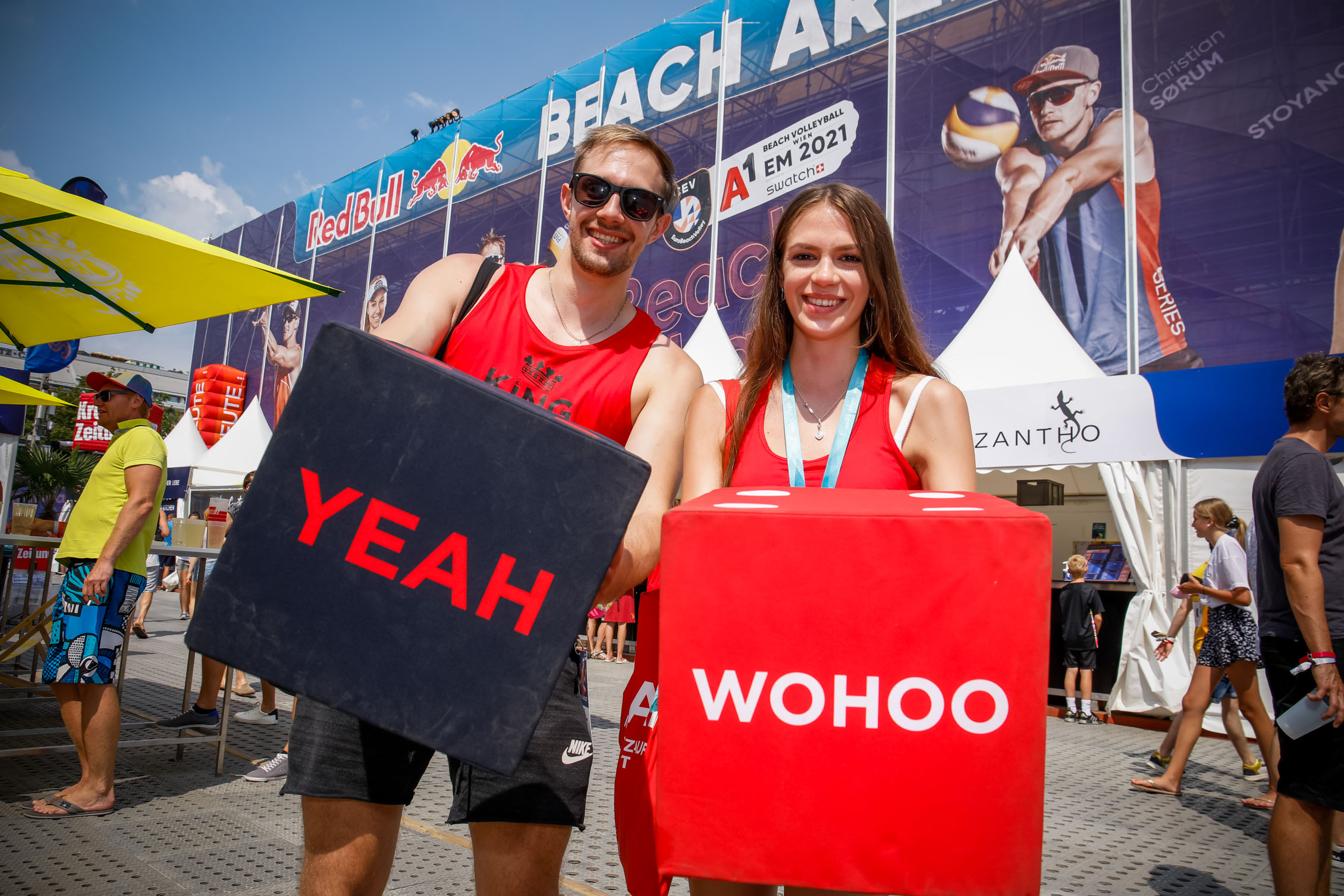 Beach Volleyball EM 2021 Paar mit YEAH und WOHOO Würfel