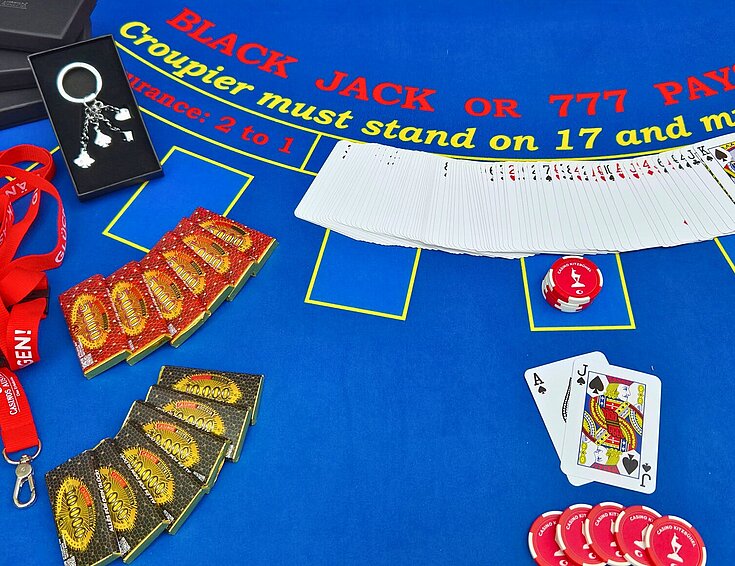 Black Jack Tisch mit Sachpreisen, Karten und Promotion Jetons