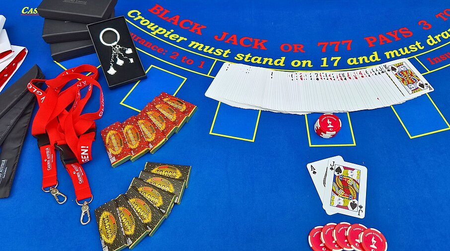 Black Jack Tisch mit Sachpreisen, Karten und Promotion Jetons