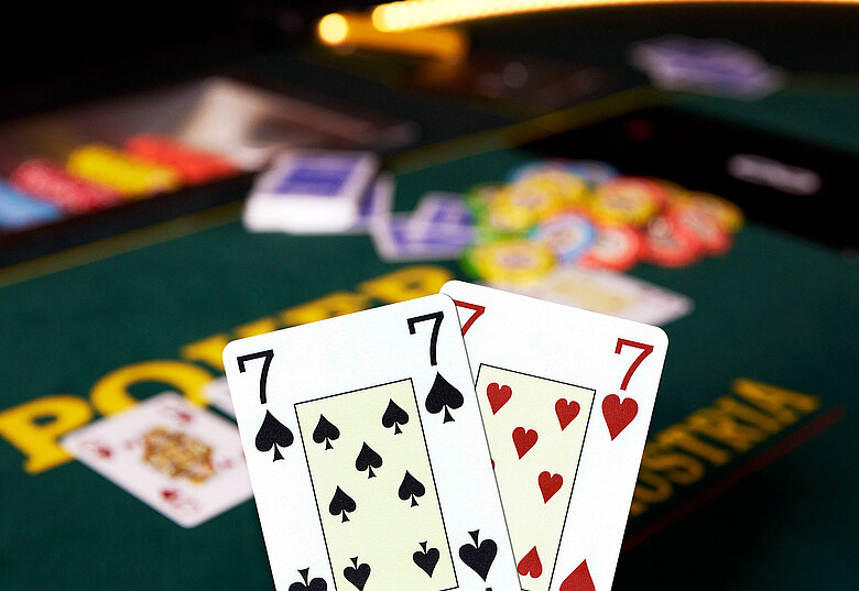 Lucky 7 Poker Cash Game Aktion Pokerhand mit zwei Siebenern