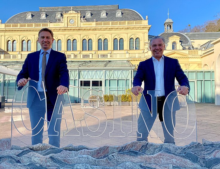 Thomas Lichtblau und Paul Leitenmüller vor dem Casino Baden