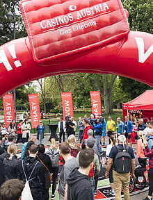 Casino Area beim Wings for Life World Run 2022 am Rathausplatz