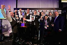 Die Gruppe der Gewinner der European Dealer Championship mit Generaldirektor Erwin van Lambaart