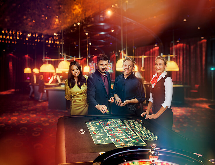 Gruppe bei Roulette Turnier im Casino