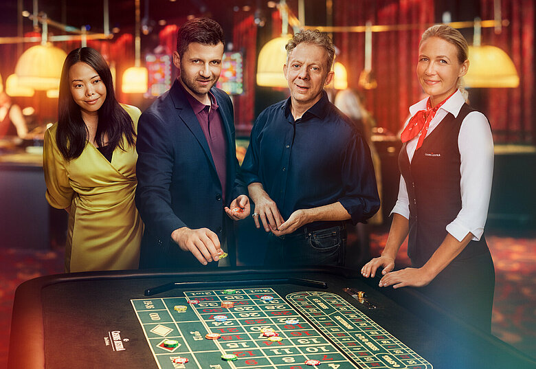 Gruppe bei Roulette Turnier im Casino