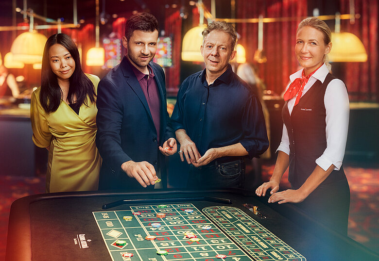 Gruppe bei Roulette Turnier im Casino