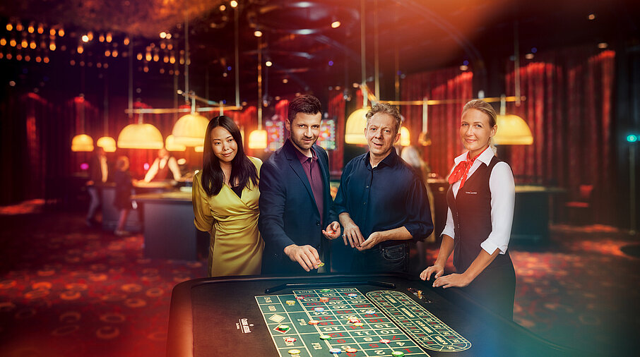 Gruppe bei Roulette Turnier im Casino