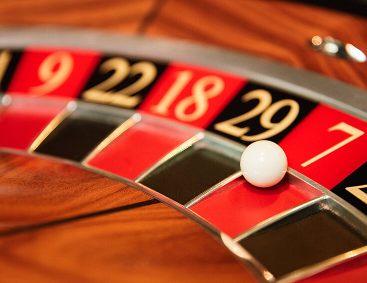 Roulettekessel Close-up Kugel in Fach Nummer 7