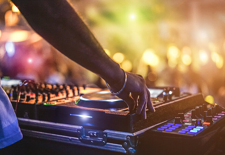 Dj 