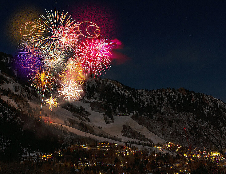 Winterlandschaft bei Nacht mit Feuerwerk