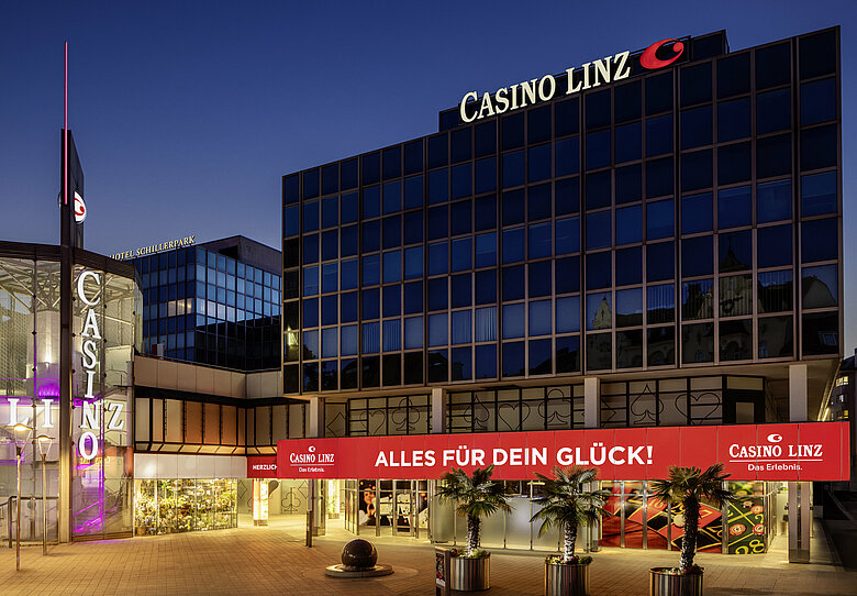 Casino Linz Außenansicht bei Nacht
