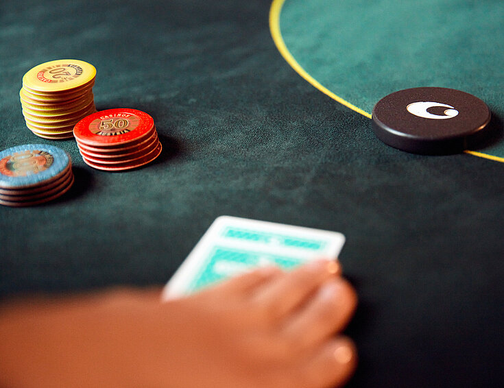 Poker Close-Up Cashgame Jetons Karten Dealerbutton