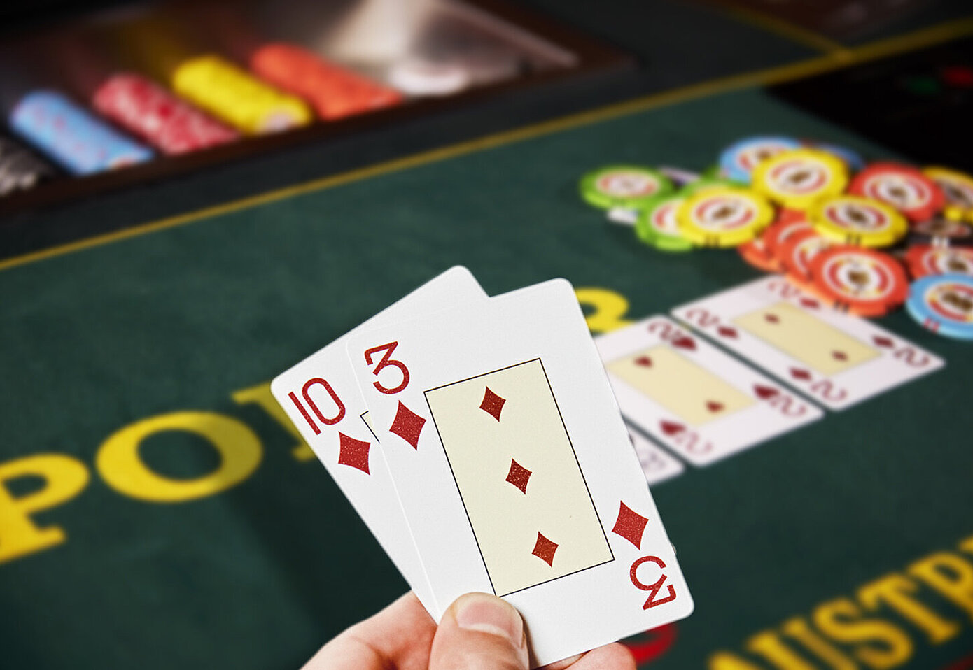 Freitag, der 13. - Poker Challenge: Poker-Karten Karo 10 und Karo 3 Poker-Tisch, Jetonsh
