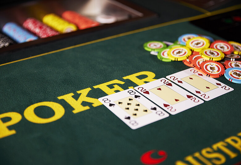 Poker Karten Flop und Jeton Pot