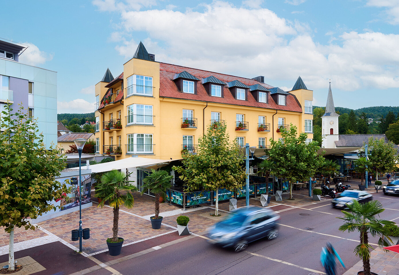 Das CasinoHotel mit Blick von der Straße aus
