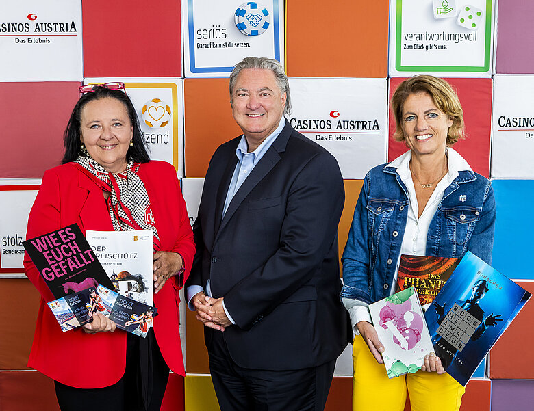 Doris Kiefhaber (l) und Martina Löwe (r), Geschäftsführerinnen der Österreichischen Krebshilfe, mit Casinos Austria Generaldirektor Erwin van Lambaart