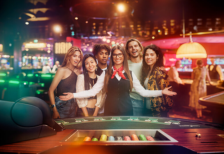 Fun & Friends Table Gruppe mit Croupière am Black Jack Tisch