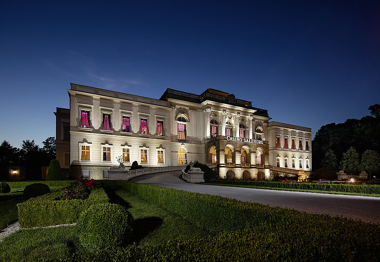 Casino Salzburg Außenansicht bei Nacht