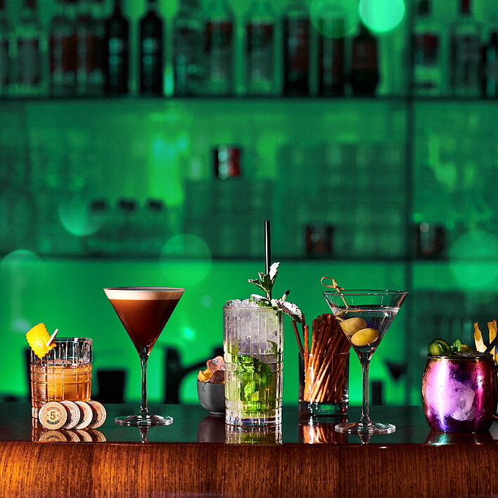 Bar und Casino diverse Cocktails 4 Begrüßungsjetons zu 5 Euro