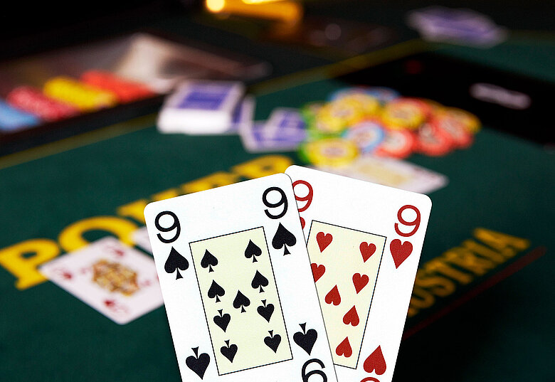 Lucky 9 Poker Cash Game Aktion Pokerhand mit zwei Neunern