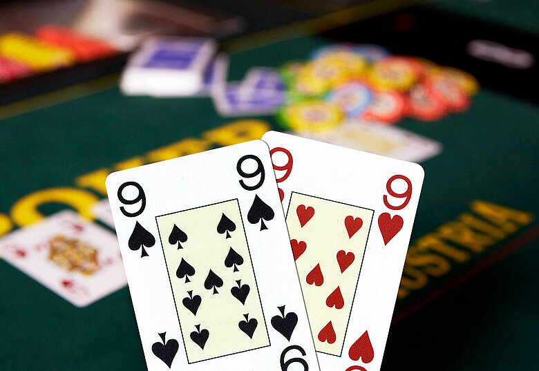 Lucky 9 Poker Cash Game Aktion Pokerhand mit zwei Neunern