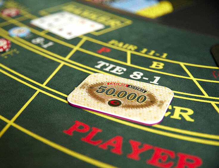 Macau Baccarat Spieltisch mit 50-Tausend-Euro Plaque