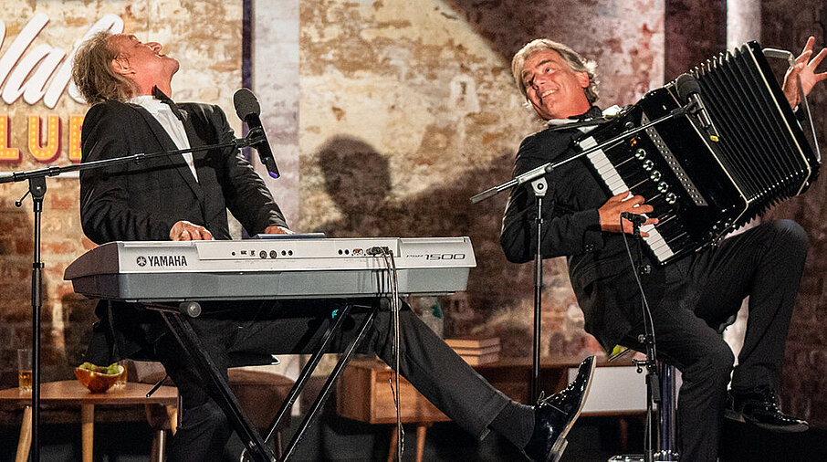 zwei Männer, Musik, Keyboard, Bühne, Show, Kabarett
