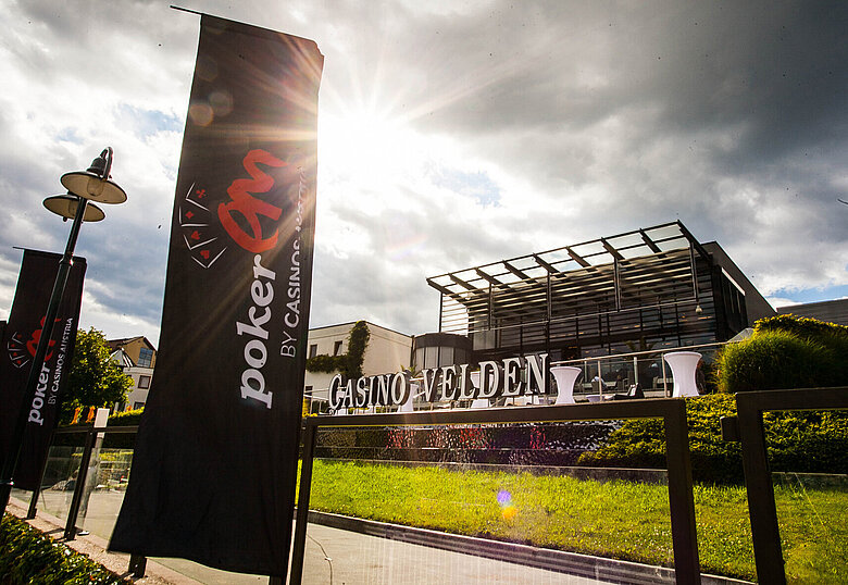 Casino Velden Seeterrasse mit Poker EM Flaggen