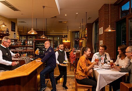 Wiener Wirtschaft Restaurant mit Menschen