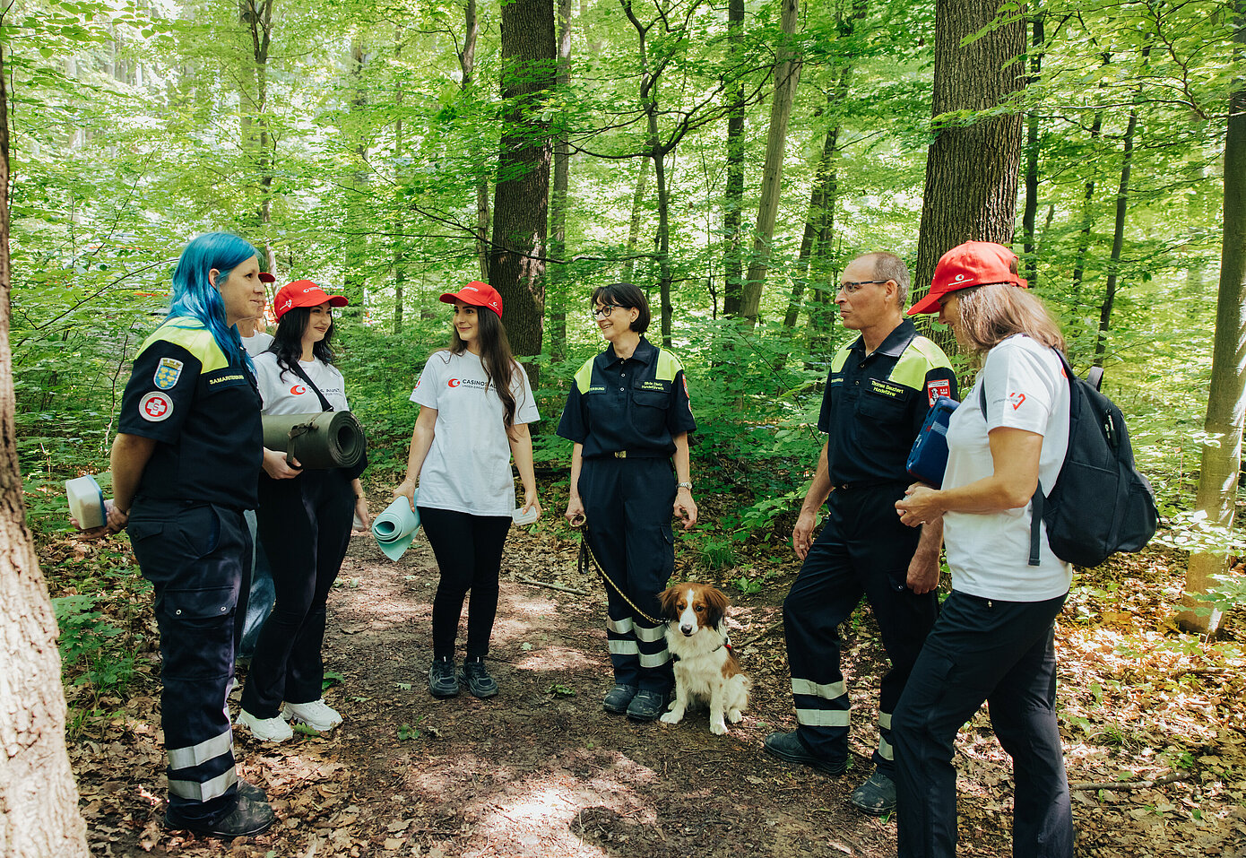 Casino Baden Mitarbeiter:innen mit Samariterbund Hundestaffel Purkersdorf im Wald