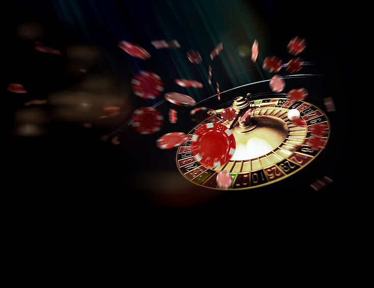 Roulette-Kessel mit fliegenden Jetons auf dunklem Hintergrund Xperience Day Key-Visual