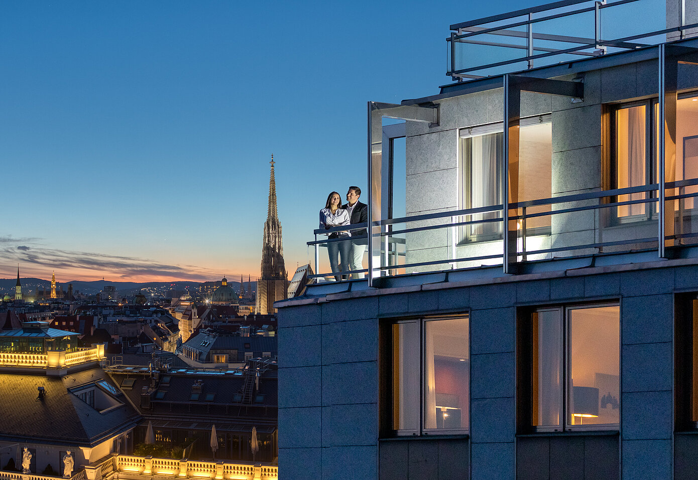 Schick Hotel am Parkring Außenansicht bei Nacht