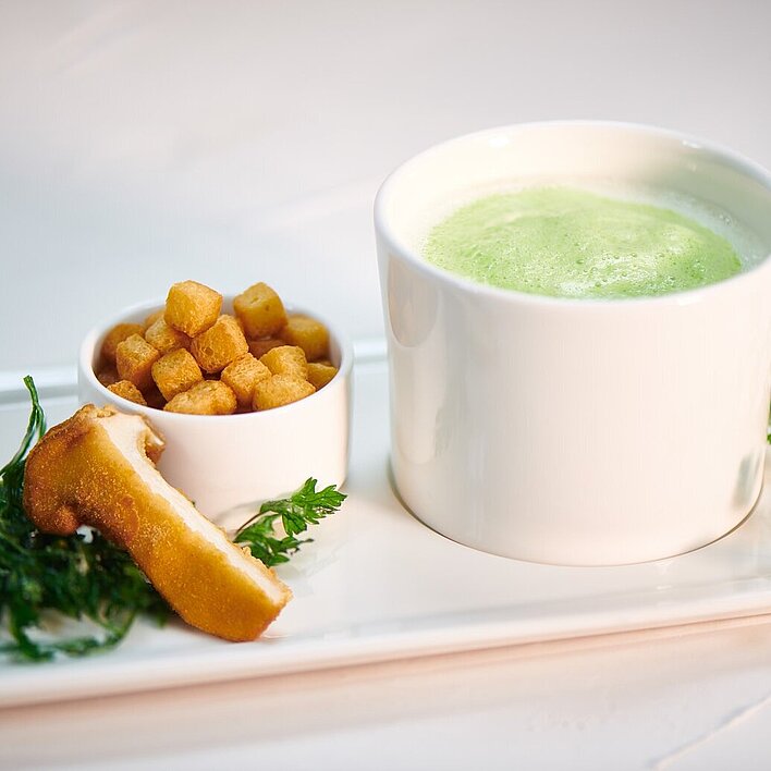 Steinpilzschaumsuppe mit frischen Croutons 