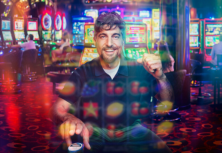 Spielautomaten Mann spielt Slot Game 