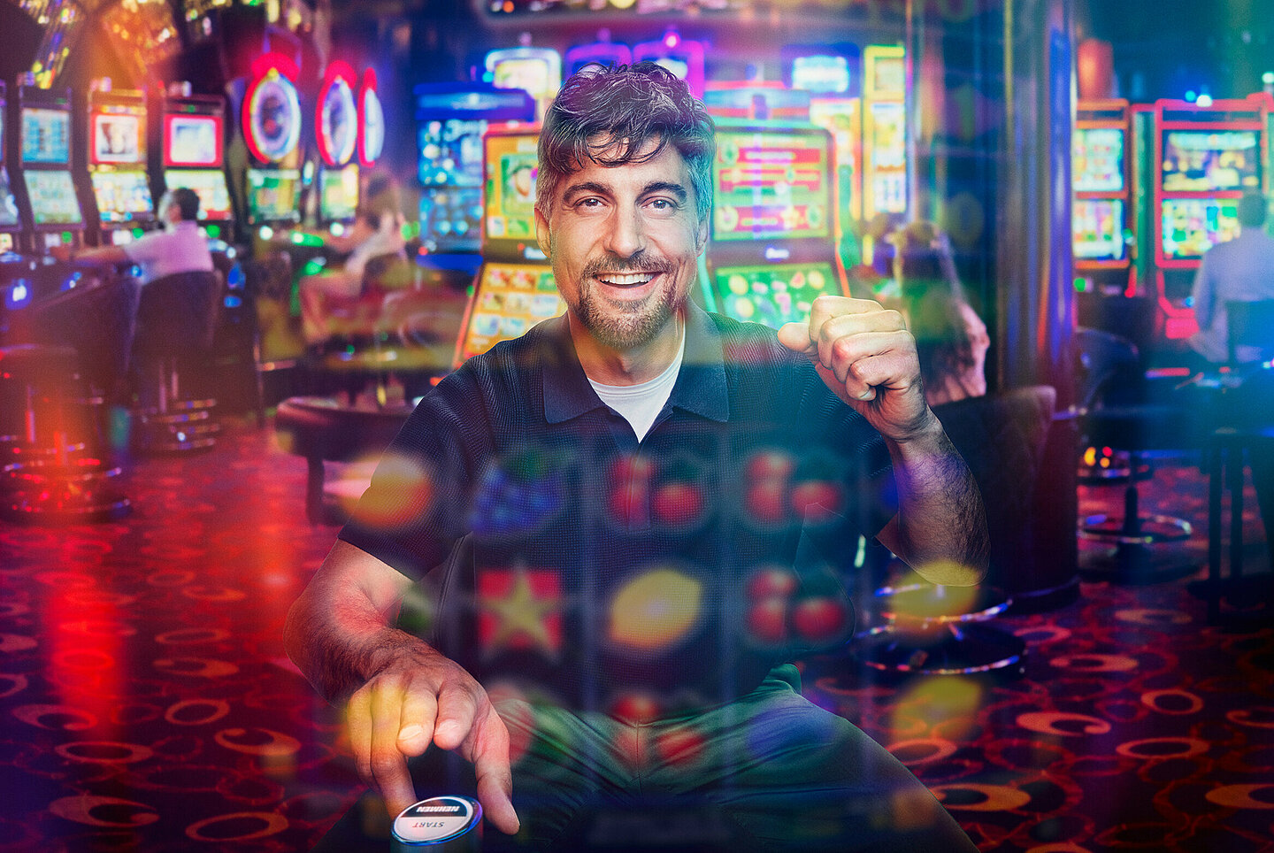 Spielautomaten Mann spielt Slot Game 