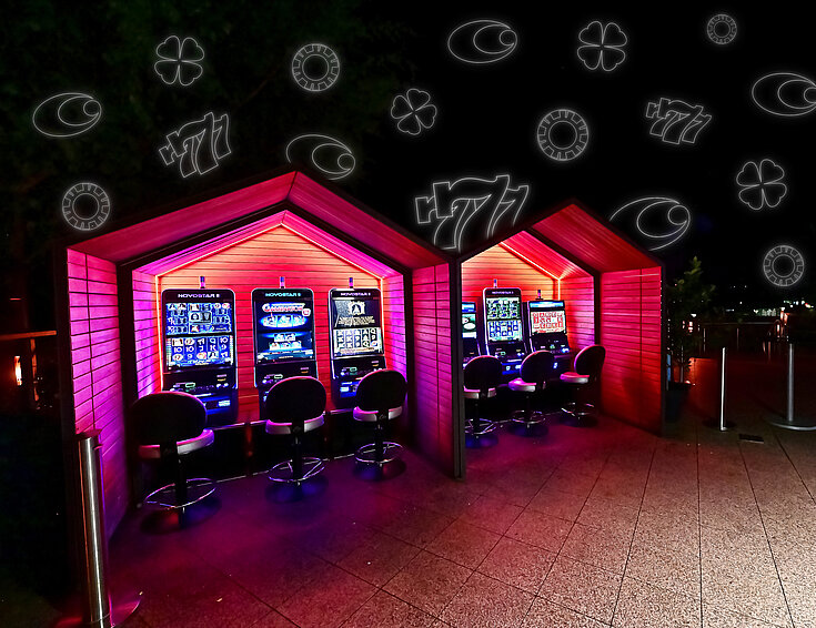 (c) Casinos Austria AG Überdachte Automaten stehen auf der Casino Terrasse