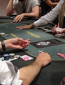 Ein Blick auf den Pokertisch bei der Pokermania