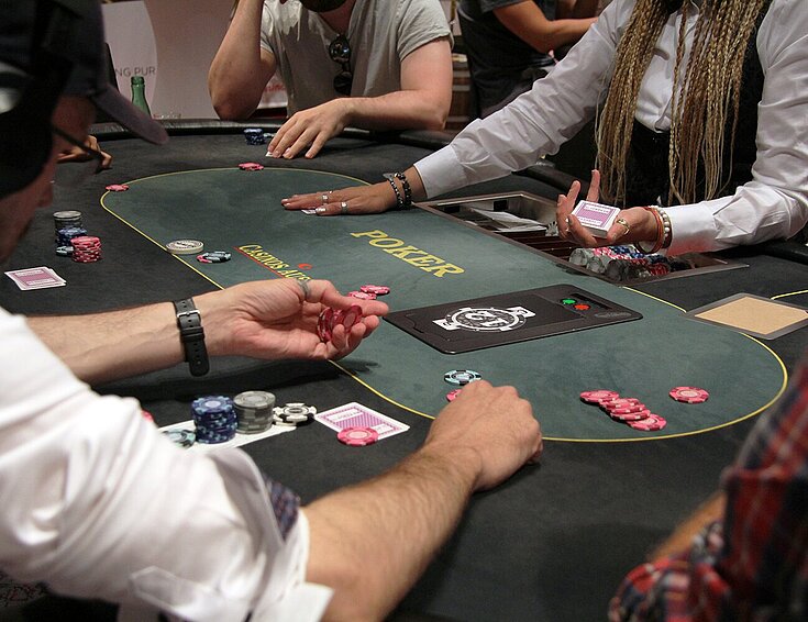 Casinos Austria Ein Blick auf den Pokertisch bei der Pokermania