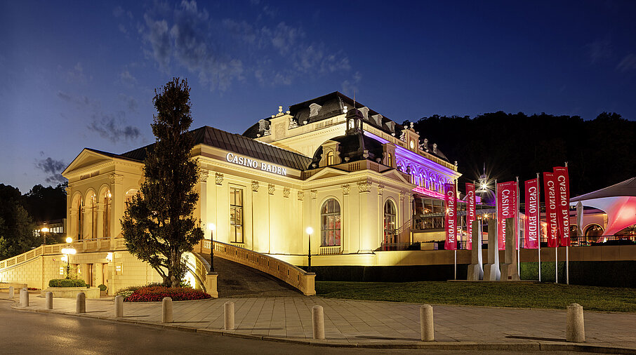 Casino Baden Außenansicht bei Nacht