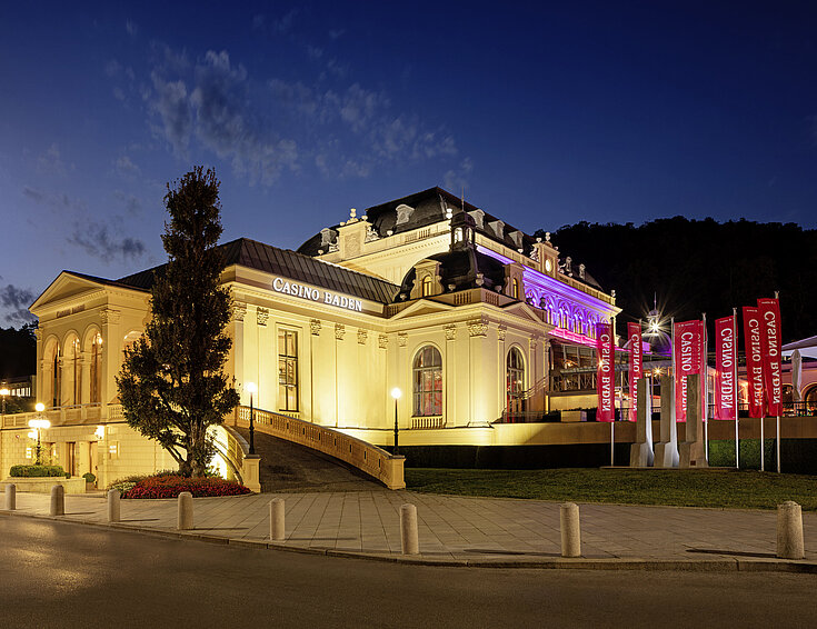 Casino Baden Außenansicht bei Nacht