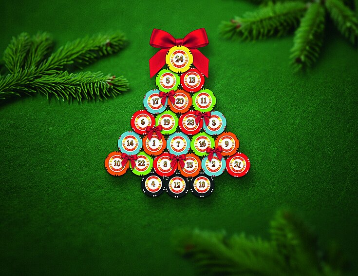 selbst gebaut Tannenbaum mit Jetons und Tannenzweigen im Hintergrund