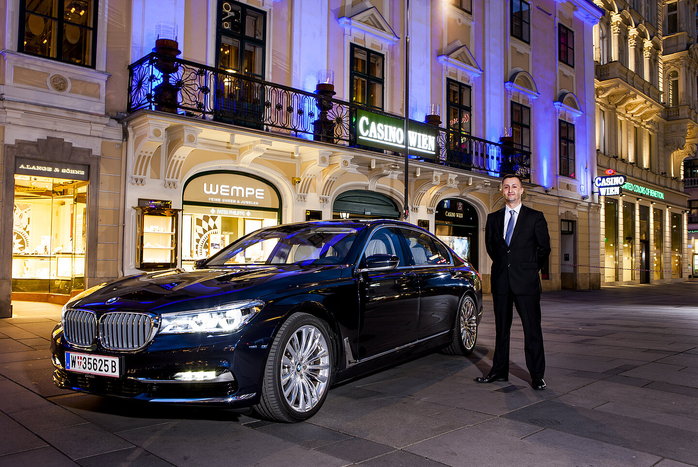 VIP Limousine vor dem Casino Wien