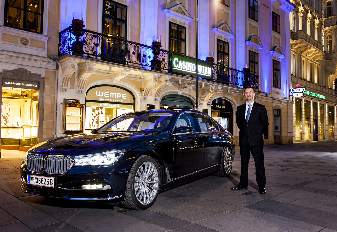 VIP Limousine vor dem Casino Wien