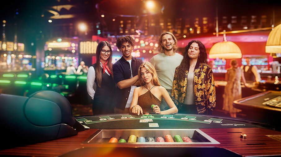 Personen am Black Jack Tisch