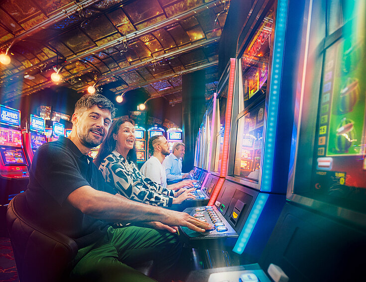 Casinos Austria Casino Gäste spielen ein Automaten Turnier