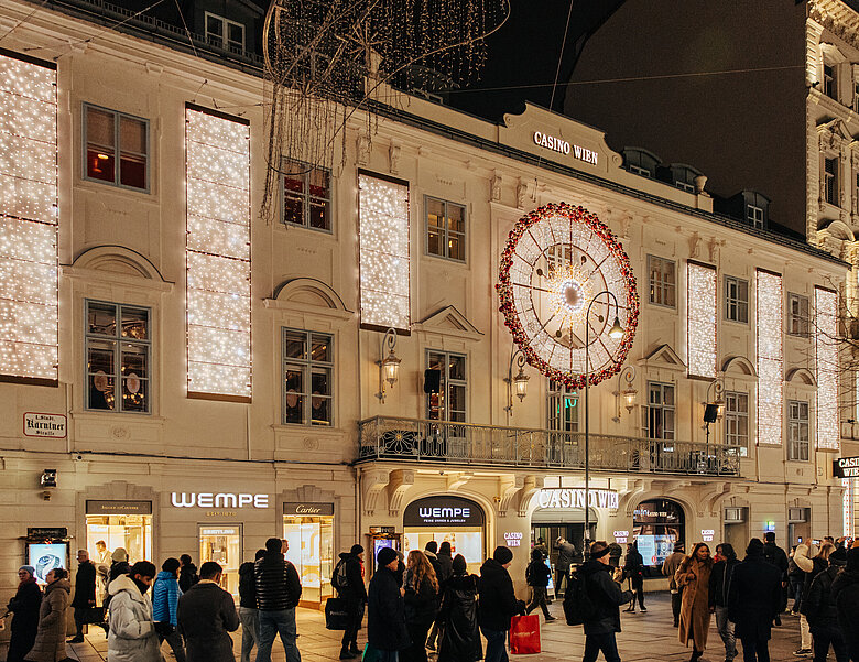 Die beeindruckende Installation an der Außenfassade des Casino Wien