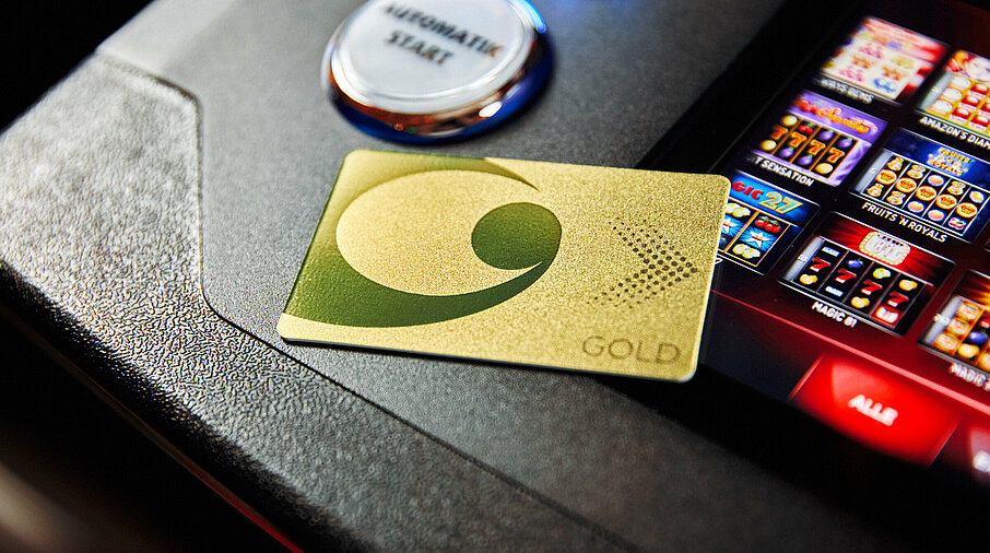Automaten nahe Close-up Glücks Card Gold