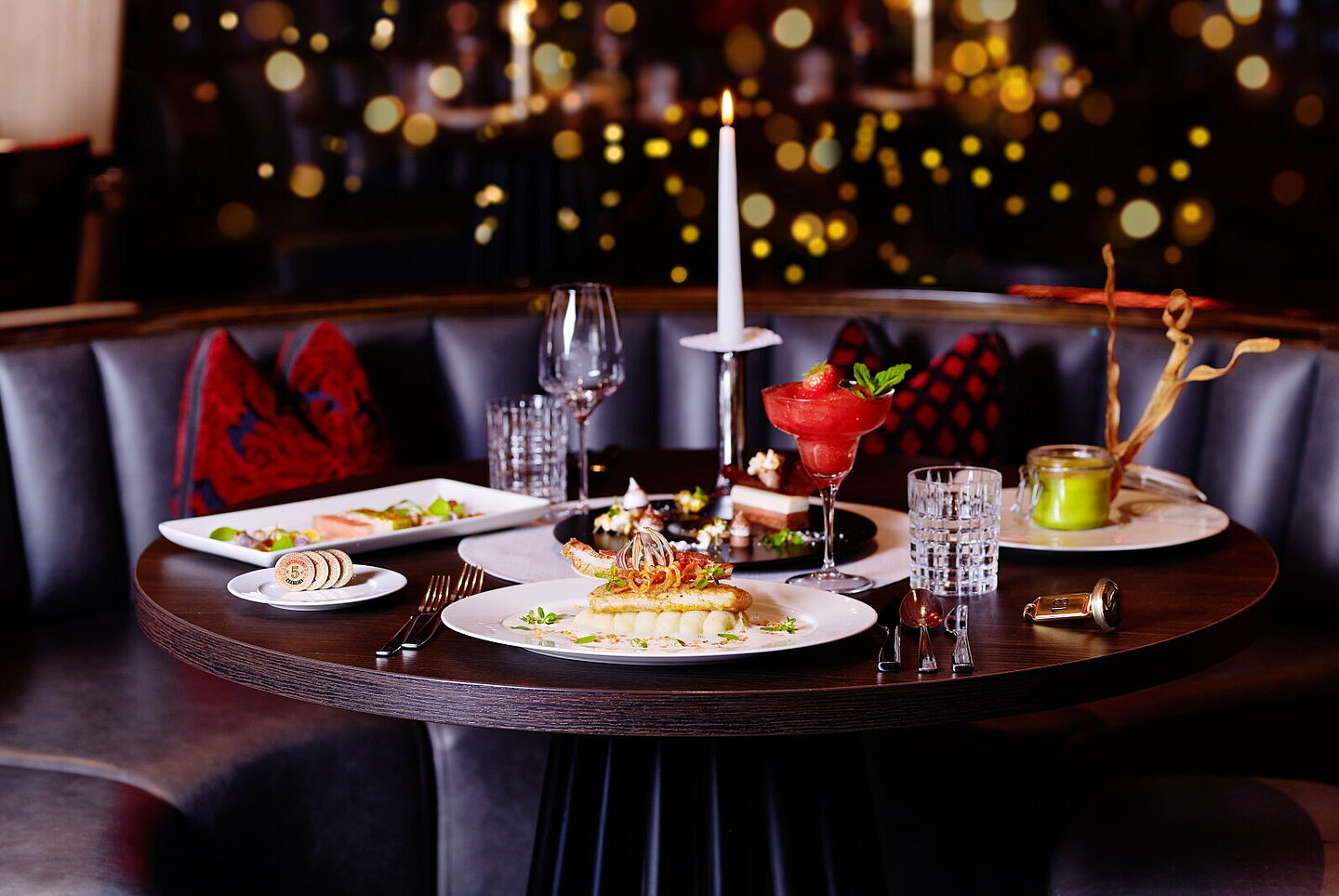 Dinner und Casino Night 4-Gang-Menü Hotelzimmerschlüssel 4 Begrüßungsjetons zu 5 Euro