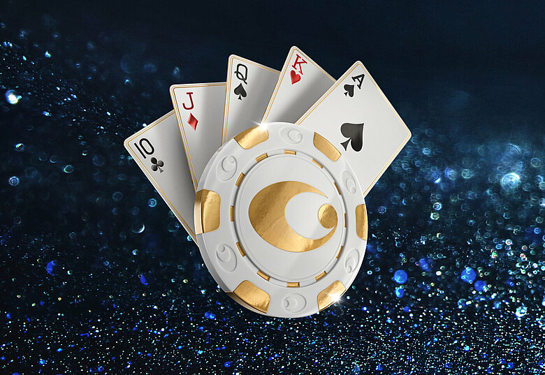 Pokerlogo vor dunkelblau glitzerndem Hintergrund