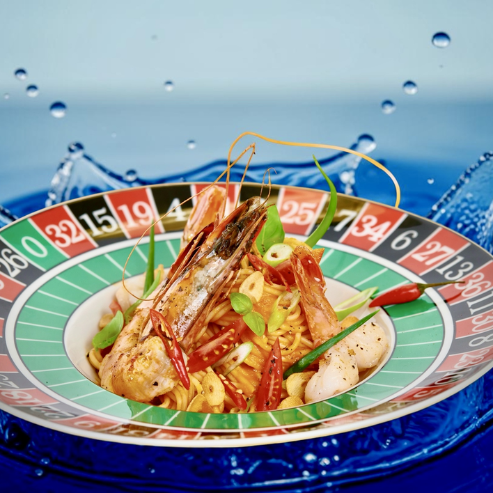 Spaghetti dekorativ angerichtet
